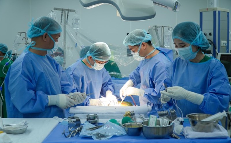 The doctor successfully performed a liver transplant surgery for the patient. Photo: BVCC