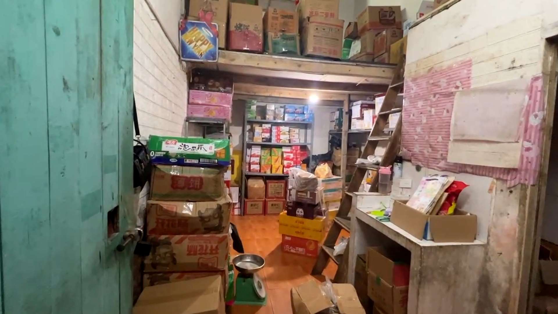 Image de l'interieur de quelques entrepots de Linh rue Giap Nhi. Photo : Groupe PV