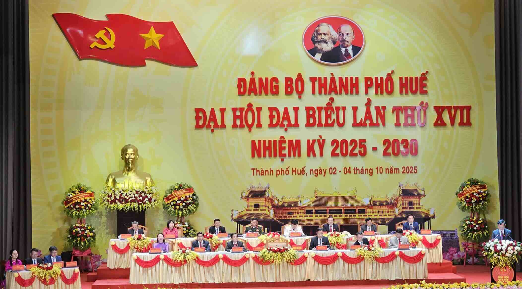 Scene of the bounce session of the 17th Hue City Party Congress, term 2025 - 2030. Photo: Phuc Dat.