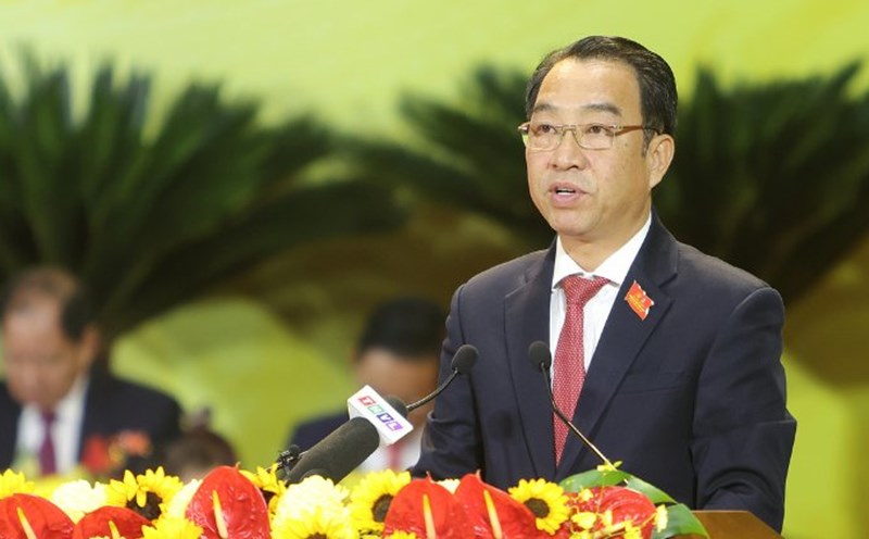 Chairman of the People's Committee of Lu Quang Ngoi province presented a summary report for the 2020 - 2025 term at the 1st Congress of the Vinh Long Provincial Party Committee. Photo: Phong Linh