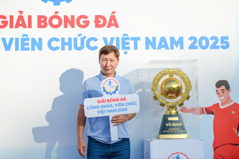 Coach Kim Sang-sik wants Vietnam to get good results to give to fans