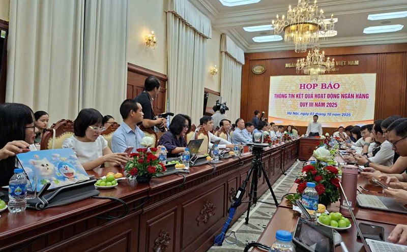 At the press conference of the third quarter of 2025 of the SBV, the leader of this agency said that outstanding credit of the whole economy reached VND 17.71 trillion. Photo: Luc Giang