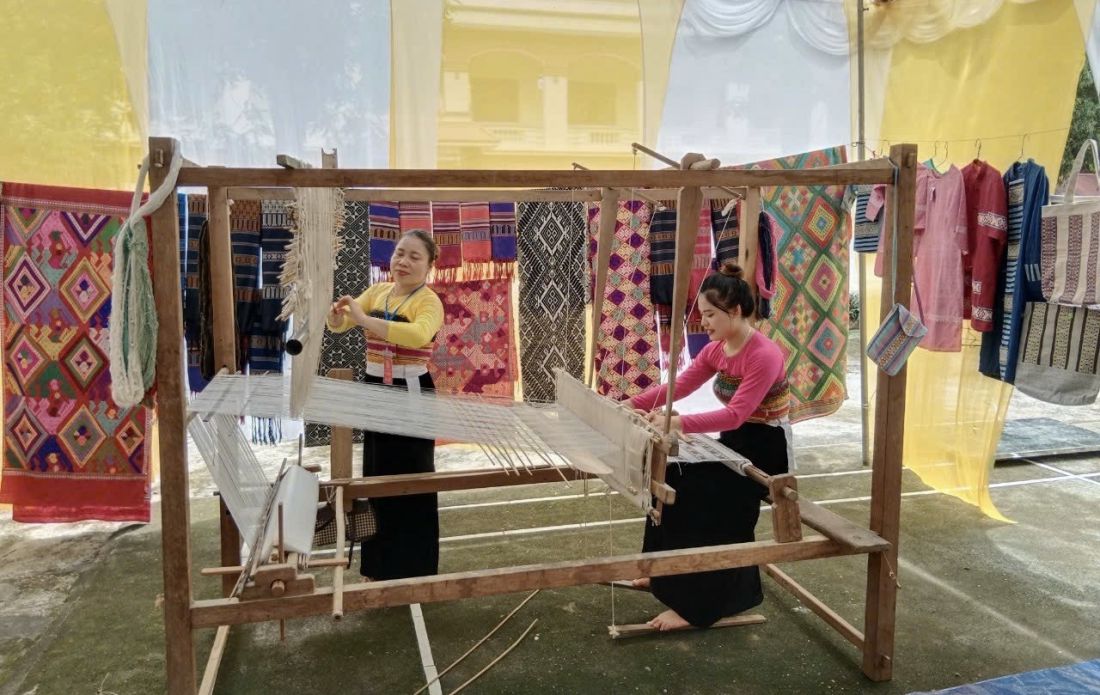 Through the skillful and meticulous hands of Thai women, the brocade fabrics are created with the soul of the nation. Photo: Thu Hang