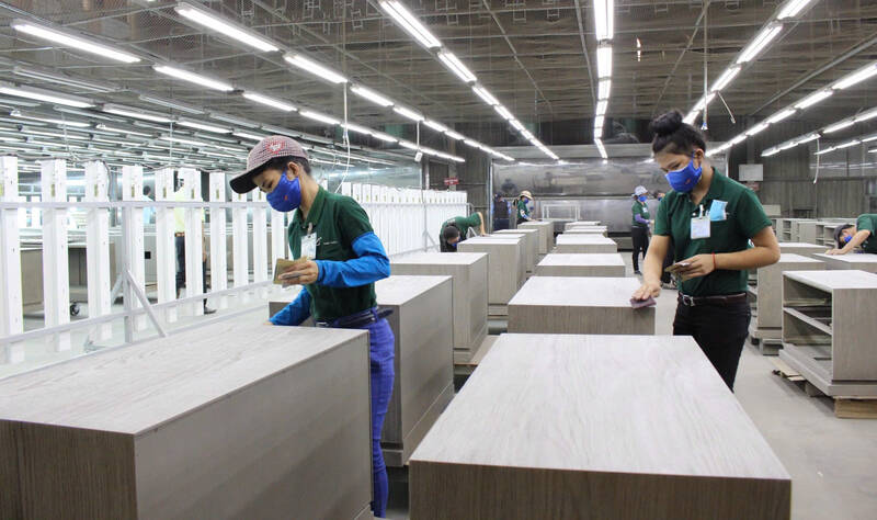 Enterprises innovate technology, diversify export markets. Photo: Dinh Trong