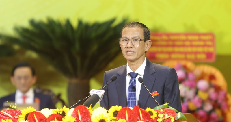 Mr. Dang Van Chinh, Permanent Vice Chairman of Vinh Long Provincial People's Committee, delivered a speech at the 1st Provincial Party Congress, term 2025-2030. Photo: Hoang Loc