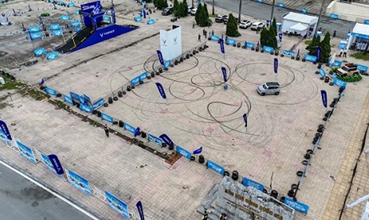Hiện nay, xe điện có thể dùng làm xe tập lái. Ảnh: Hồng Minh