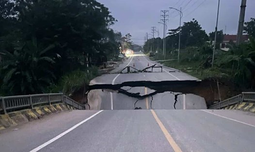 Lũ lớn gây sập cầu tại xã miền núi Tuyên Quang. Ảnh: Thanh Lam