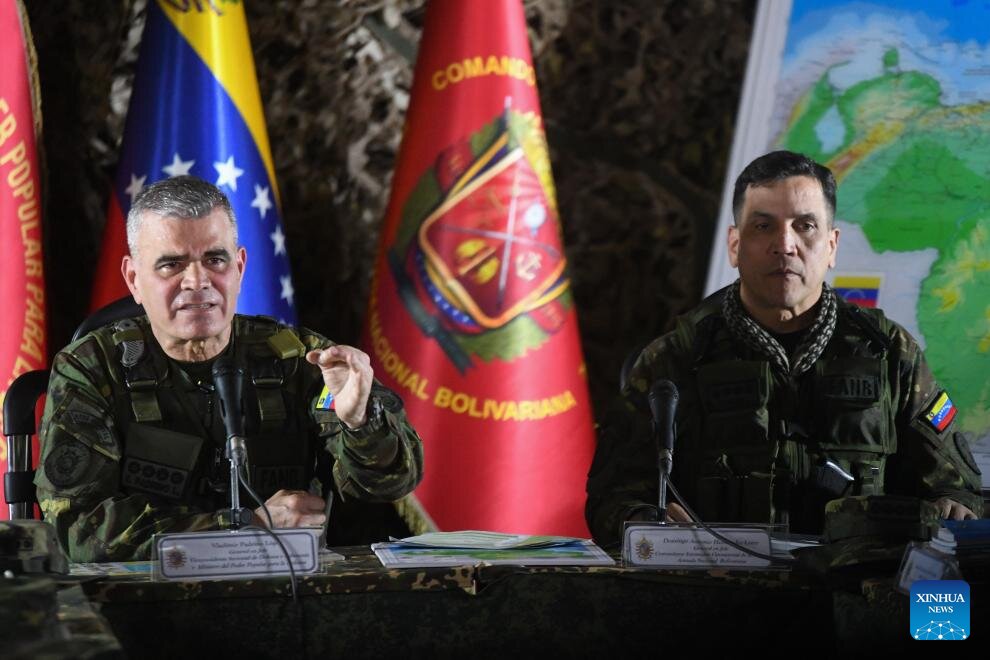 Venezuelan Defense Minister Vladimir Padrino Lopez (left) spoke at a press conference in Caracas, Venezuela, on August 31, 2025. Photo: Xinhua