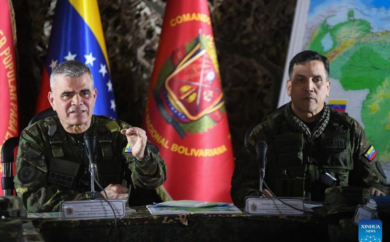Venezuelan Defense Minister Vladimir Padrino Lopez (left) spoke at a press conference in Caracas, Venezuela, on August 31, 2025. Photo: Xinhua