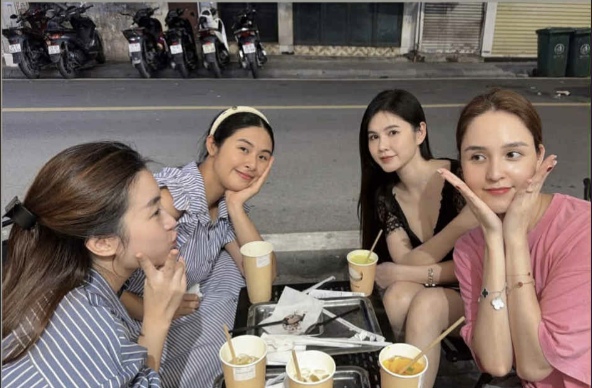 ミス・デイ・私のリンと彼女の親しい友人は、ミス・ンゴク・ハン、ランナー・ホアン・アン、マック・トゥー・ホアイです。写真：NVCC