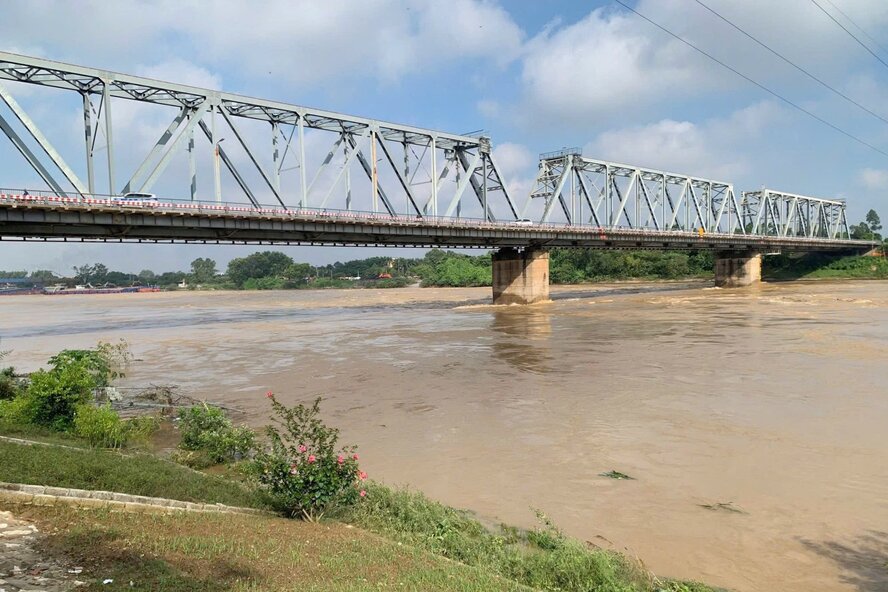 Zone ou s'est produit le renversement de train pres du pont Viet Tri. Photo : Fournie par les habitants