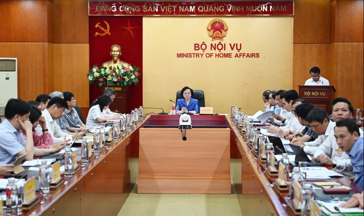 The Ministry of Home Affairs advises on the development of a salary and allowance project for cadres, civil servants, public employees, and armed forces. Photo: Manh Quan