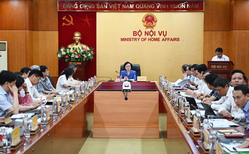 The Ministry of Home Affairs advises on the development of a salary and allowance project for cadres, civil servants, public employees, and armed forces. Photo: Manh Quan