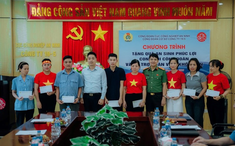 The grassroots trade union and 19.5 LLC always pay attention to taking care of the lives of workers and laborers. Photo: Quynh Chi