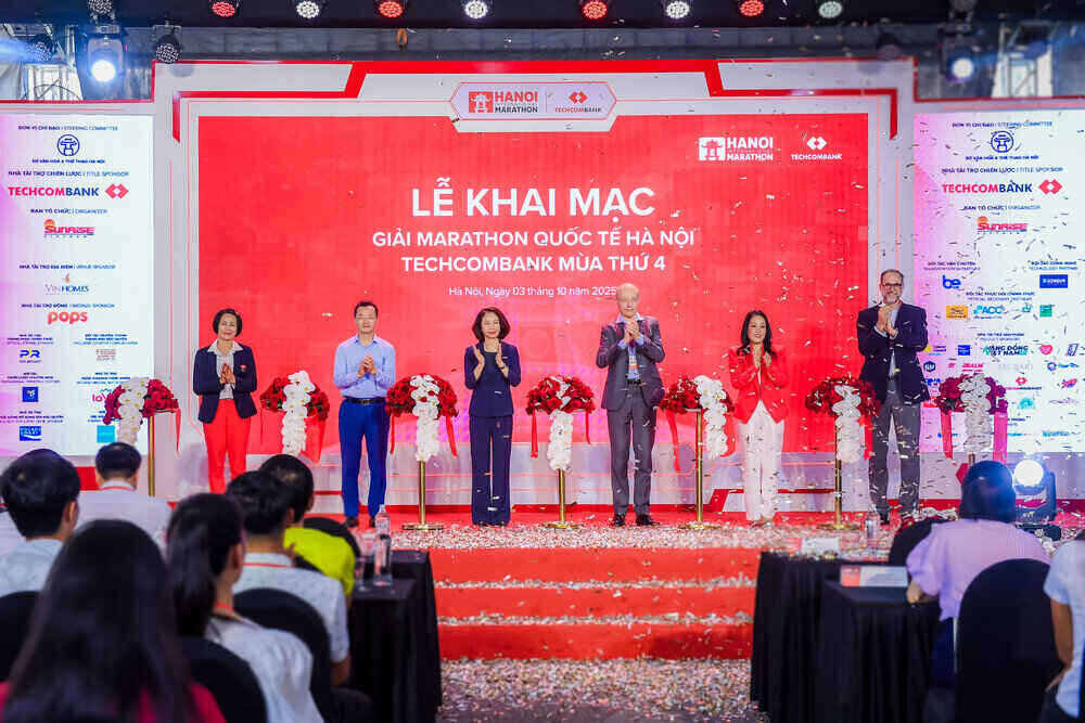 Le khai mac Giai Marathon Quoc te Ha Noi Techcombank Mua thu 4 danh dau su tro lai cua Giai chay bieu trung cua Thu do Ha Noi. Ảnh: Techcombank