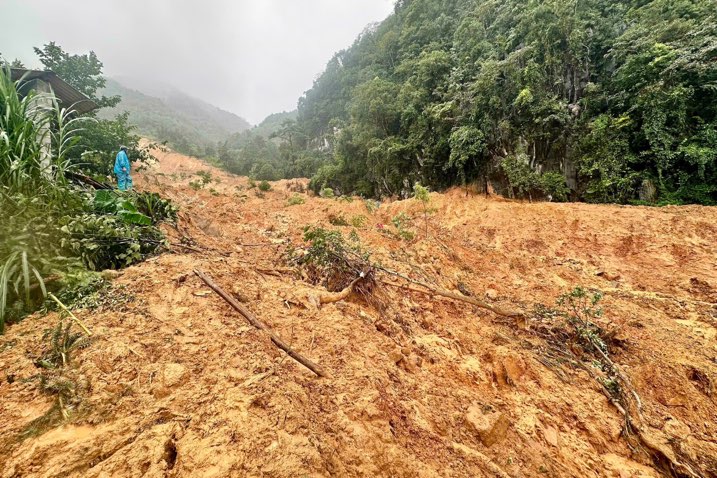 Hien truong vu dat da vui lap nha nguoi dan o xa Lung Cu (Tuyen Quang). Anh:  Ngoc Duc.