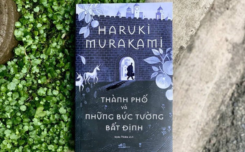 The novel "City and Uncertain Wards" by author Haruki Murakami is officially launched to Vietnamese readers. Photo: Publishing House