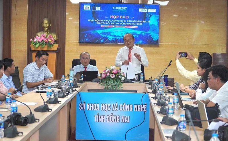 Deputy Director of the Department of Science and Technology of Dong Nai province, Vo Hoang Khai, spoke at the press conference. Photo: HAC