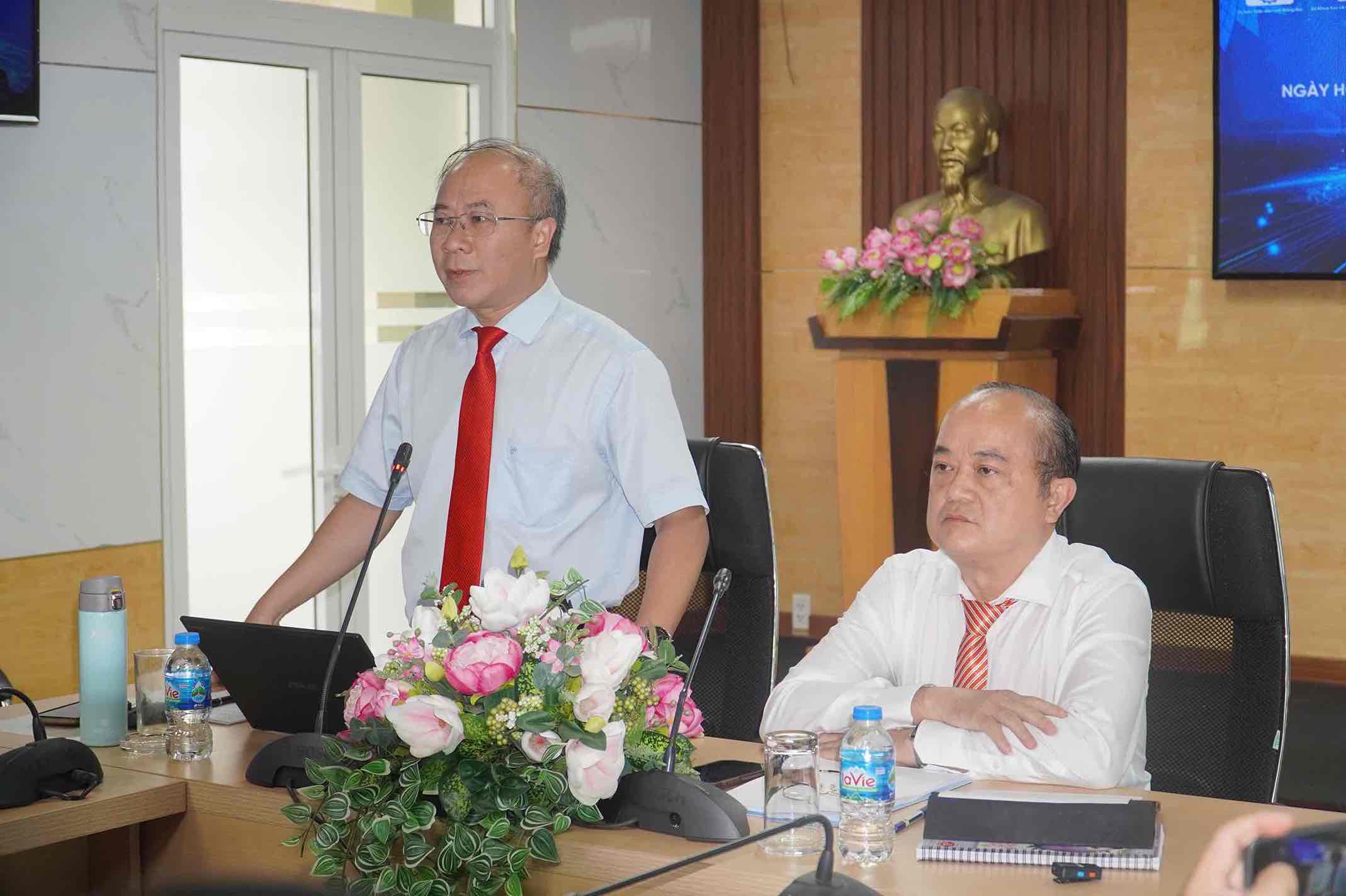 Dai dien So Khoa hoc va Cong nghe tinh Dong Nai tra loi cac cau hoi cua phong vien cac co quan bao chi tai buoi hop bao. Anh: HAC