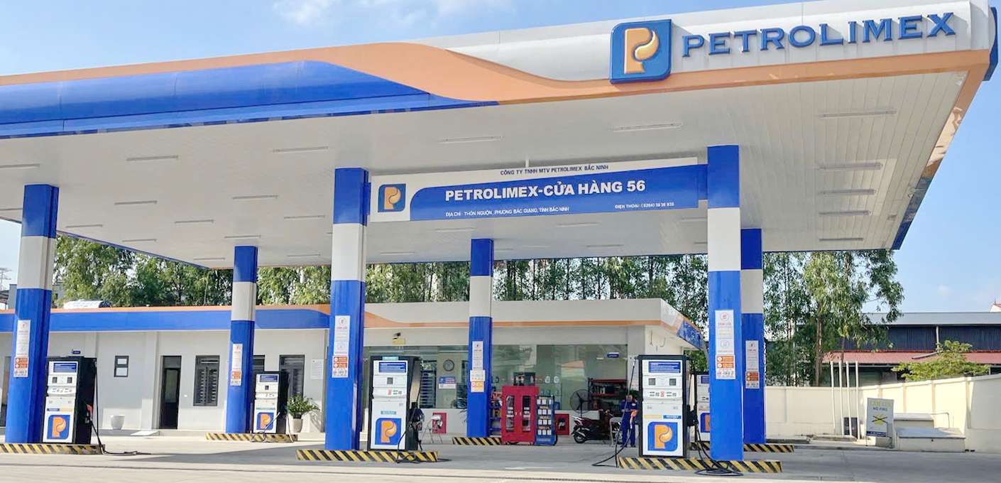 Petrolimex will organize, arrange and reduce units under the Group in accordance with local government at both levels. Photo: Tuyet Lan