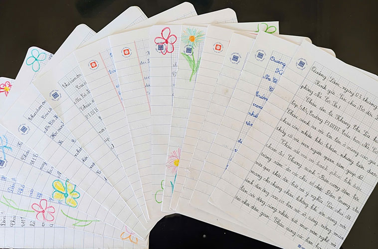 Despues del significativo programa Trung thu docenas de cartas fueron enviadas a los soldados con rango militar verde. Foto: Puesto de Guardia Fronteriza de Na Co Sa