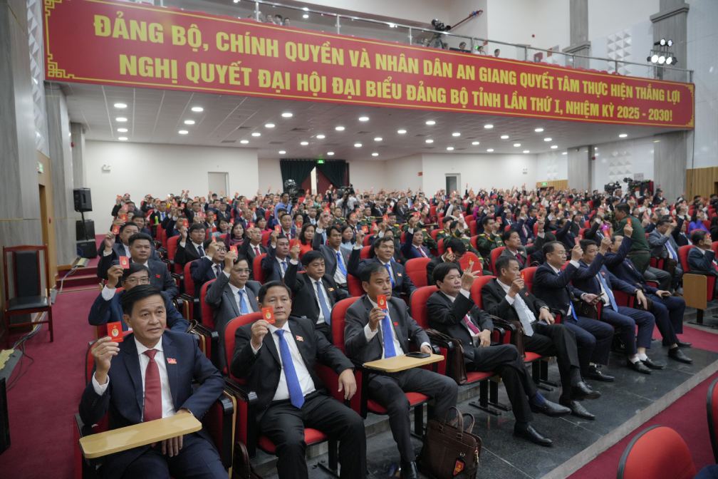 Tai Dai hoi da thong qua Nghi quyet. Anh: BTC