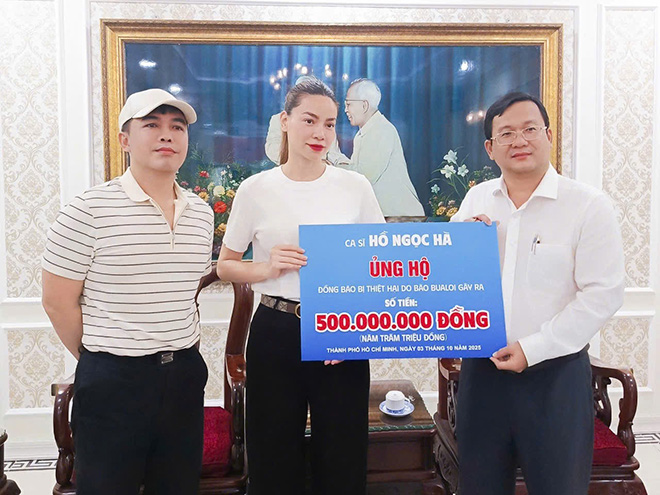 Ho Ngoc Ha ung ho 500 trieu dong. Anh: Nghe si cung cap