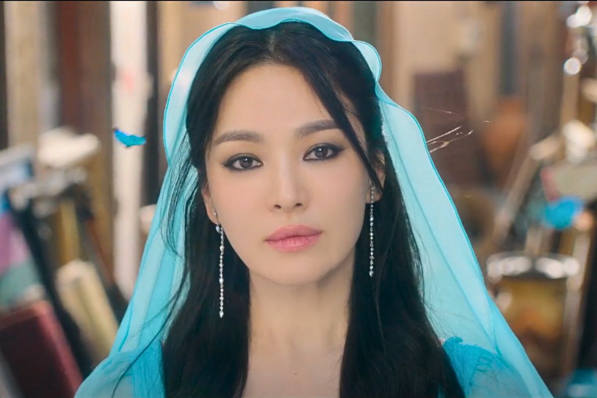 Song Hye Kyo guest-starred in the movie "The Light, the uoc di". Photo: Netflix