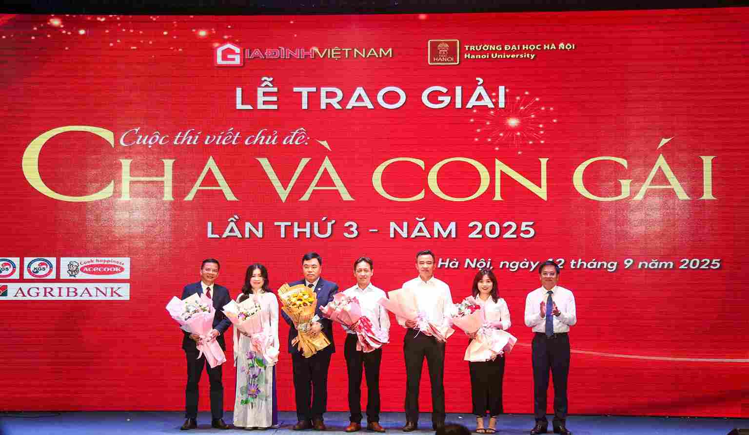 Cuoc thi viet “Cha va con gai” do Tap chi Gia dinh Viet Nam to chuc lan thu 3.