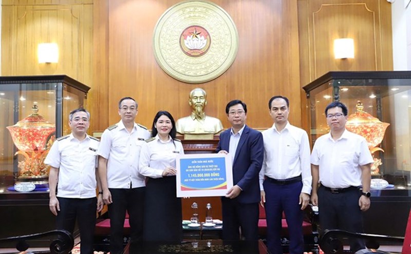 Mr. Cao Xuan Thao, member of the Presidium, Head of the Social Work Department of the Central Committee of the Vietnam Fatherland Front, received support from the State Audit. Photo: Minh Hien