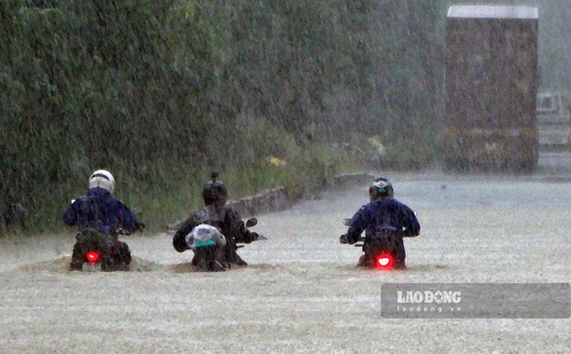 Forecast of heavy rain in Hanoi due to storm No. 11 Matmo