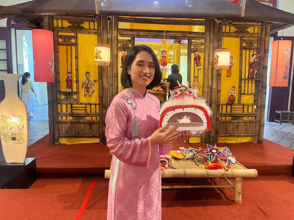 Trao doi voi Lao Dong, ba Nguyen Hong Trang - Pho Chu tich UBND phuong Hoan Kiem danh gia su kien la mot hoat dong co suc lan toa lon. Theo ba Trang, de van hoa den gan cong dong, khong chi dung o hinh anh, am thanh hay cam xuc, ma can ca nhung trai nghiem thuc tien. Khi duoc truc tiep tham gia, nguoi dan se cam nhan va them yeu gia tri van hoa. Ba Trang noi: “Chinh vi vay, buoi workshop hom nay huong toi doi tuong thieu nhi – lua tuoi tuong nhu kho cam thu van hoa nhat, nhung lai la chu nhan tuong lai cua dat nuoc. Chung toi tin rang chi khi van hoa tham sau vao doi song, moi nguoi dan tro thanh mot dai su, mot nguoi truyen cam hung, thi van hoa moi co the phat huy, truong ton va tro thanh noi luc cho su phat trien“.  