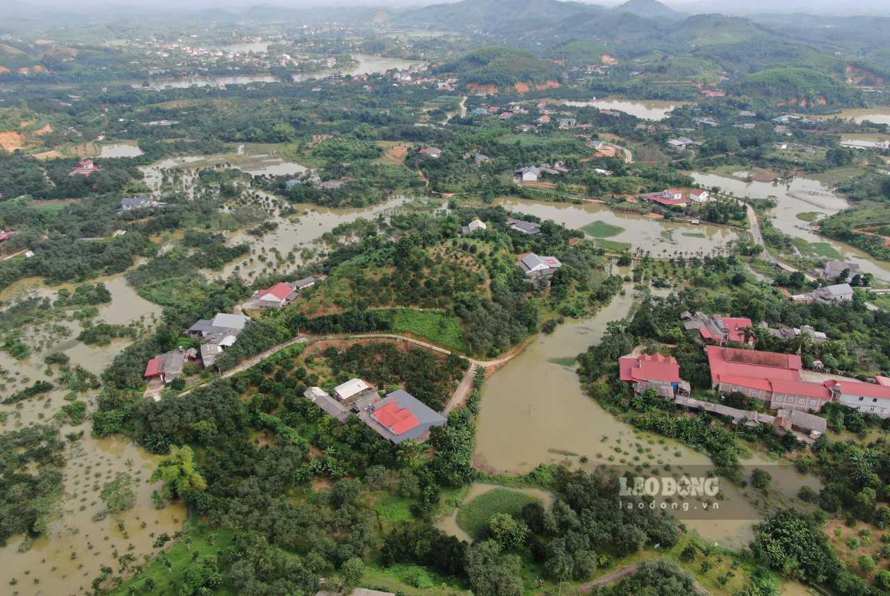 Hon 150ha buoi xa Thac Ba bi ngap, ung sau dot mua lu vua qua. Anh: Van Duc