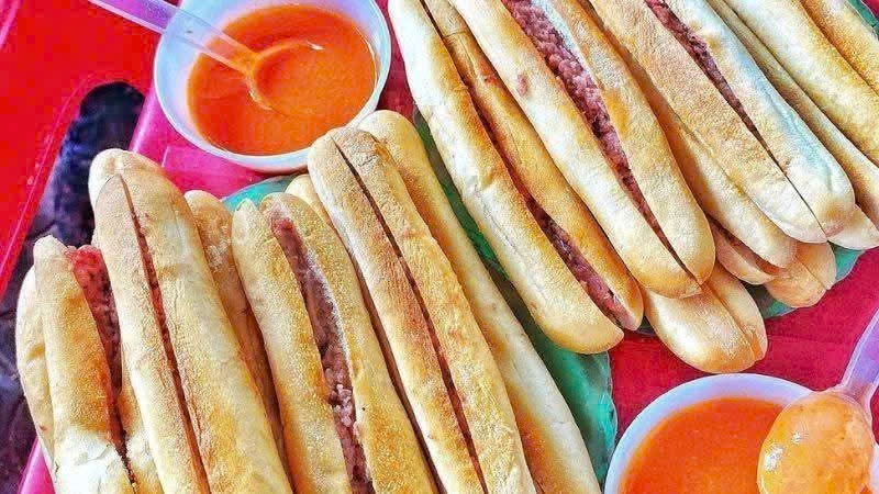 Banh mi cay Hai Phong la mot trong mon ngon gop mat tai tuan le. Ảnh: Con Son - Kiep Bac