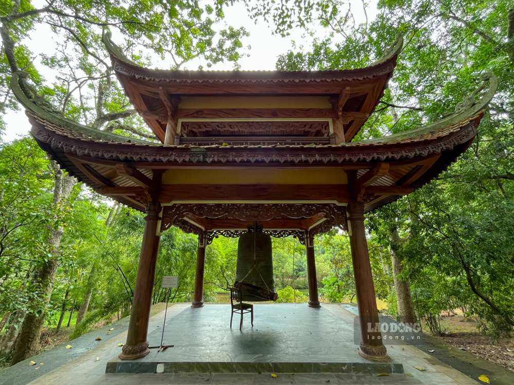Khai son nam 1843, luc dau chi la mot thao am nho co ten “An Duong” do ngai Tanh Thien Nhat Dinh kien tao de tinh tu va nuoi duong me gia khi ngai da 60 tuoi.