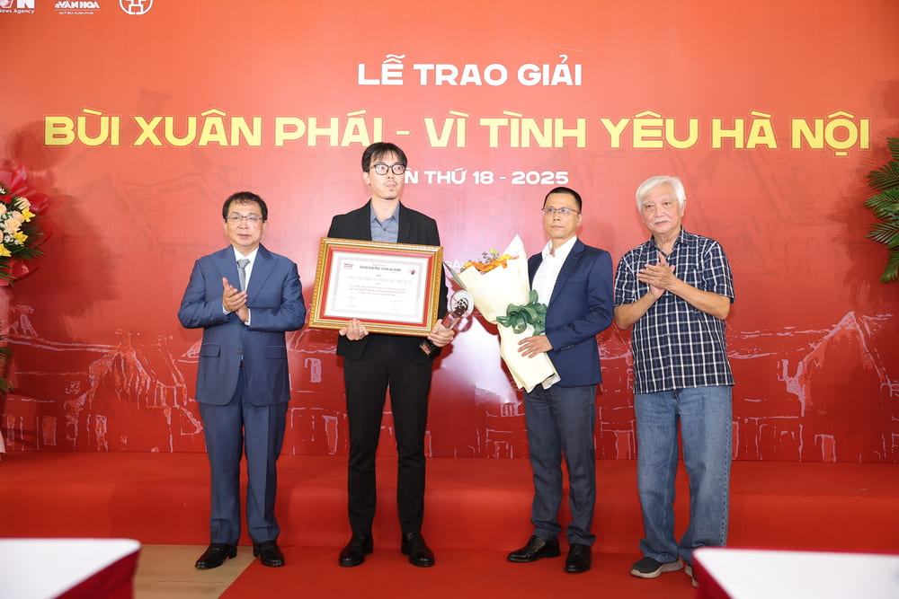 vinh danh giai Y tuong - Vi tinh yeu Ha Noi cho du an xay dung Nha hat Opera Ha Noi va cong vien van hoa nghe thuat tai Quang An (phuong Tay Ho). D