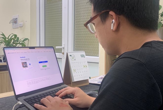 Block 818 Facebook accounts related to high-tech crimes. Photo: Tuan Vu.