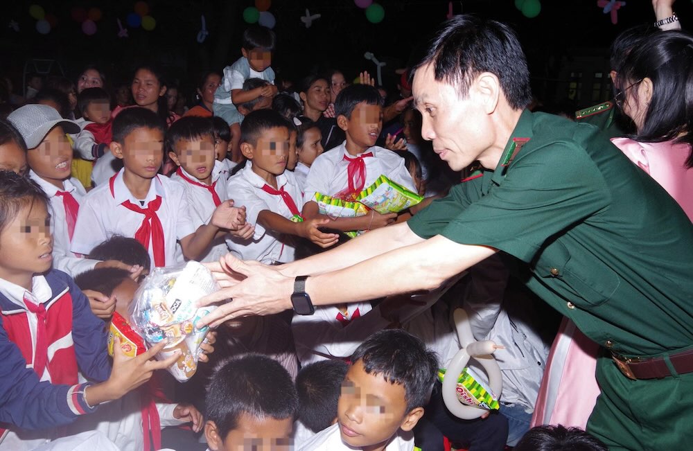 Warm Mid-Autumn Festival at the Vietnam - Laos border. Photo: Hoai Nam