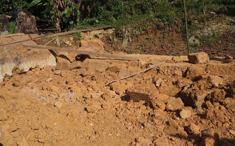 The scene of the wall collapse that killed 3 people in Sin Che commune, Lao Cai province. Photo: Sung Than.