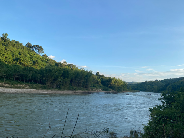 Le projet hydroelectrique a basse tension sur les rivieres Dak Bla et Sa Thay a ete inclus dans la planification mais aucune decision n'a ete prise pour approuver la politique d'investissement. Photo : Thanh Tuan