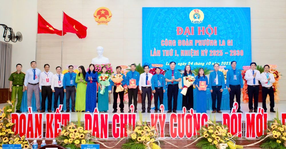 Ban chap hanh Cong doan phuong La Gi nhiem ki 2025 - 2030. Anh: Pham Duy 