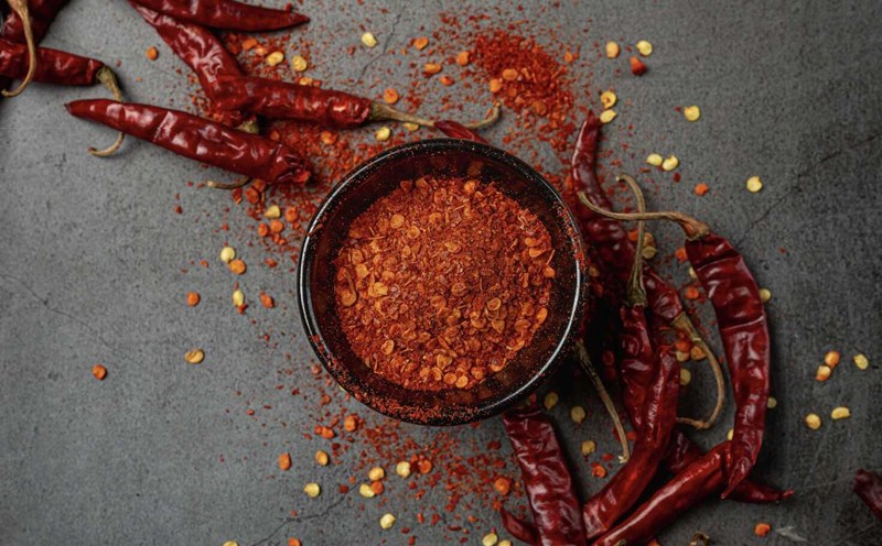 Spicy peppers can help you eat more slowly and support metabolism. Photo: Thuy Duong