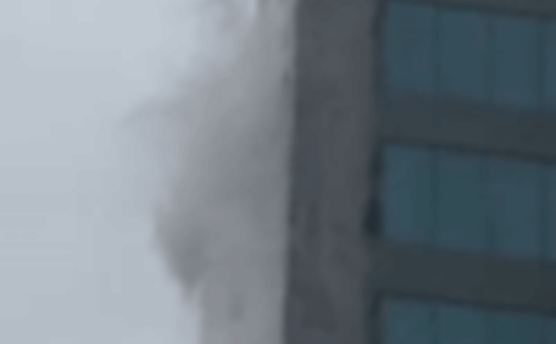 The fire on the 13th floor of Winhouse Ham Nghi apartment building is being clarified. Photo: Tran Tuan