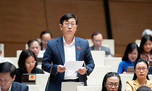 Đại biểu Nguyễn Hữu Thông (Đoàn Lâm Đồng) đề nghị tăng số lượng Phó Chủ tịch UBND cấp xã. Ảnh: Quochoi.vn