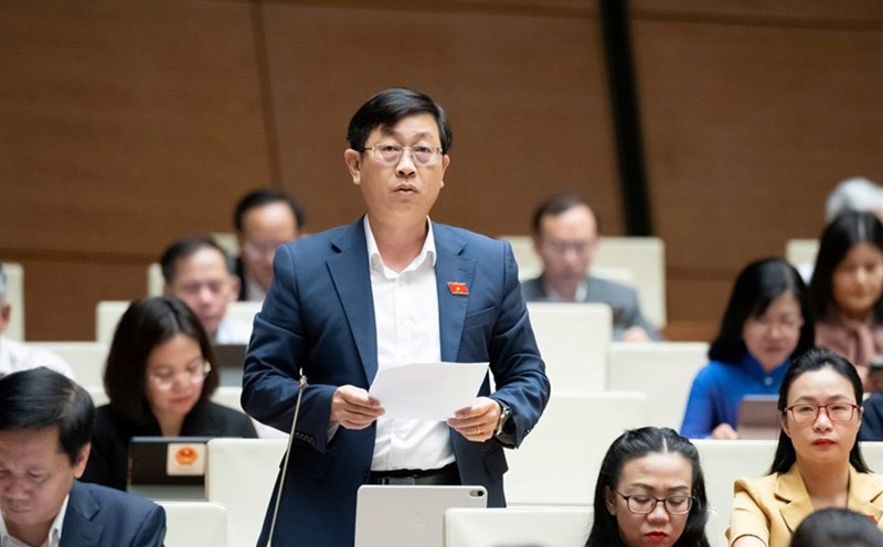Delegate Nguyen Huu Thong (Lam Dong Delegation) proposed to increase the number of Vice Chairmen of Commune People's Committees. Photo: Quochoi.vn