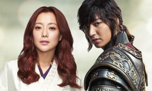 Kim Hee Sun và Lee Min Ho trong phim “Faith”. Ảnh: Nhà sản xuất
