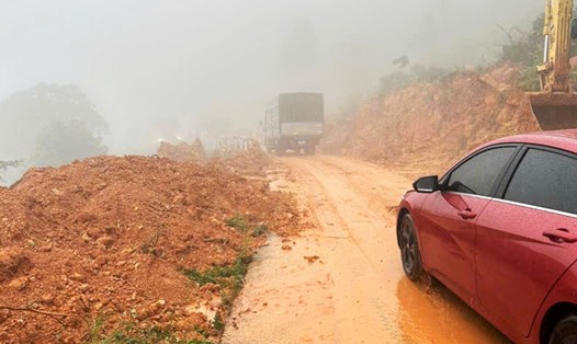 Đèo Đại Ninh trên Quốc lộ 28B tỉnh Lâm Đồng đã thông xe trở lại sau 2 giờ ách tắc do sạt lở. Ảnh: Phúc Khánh