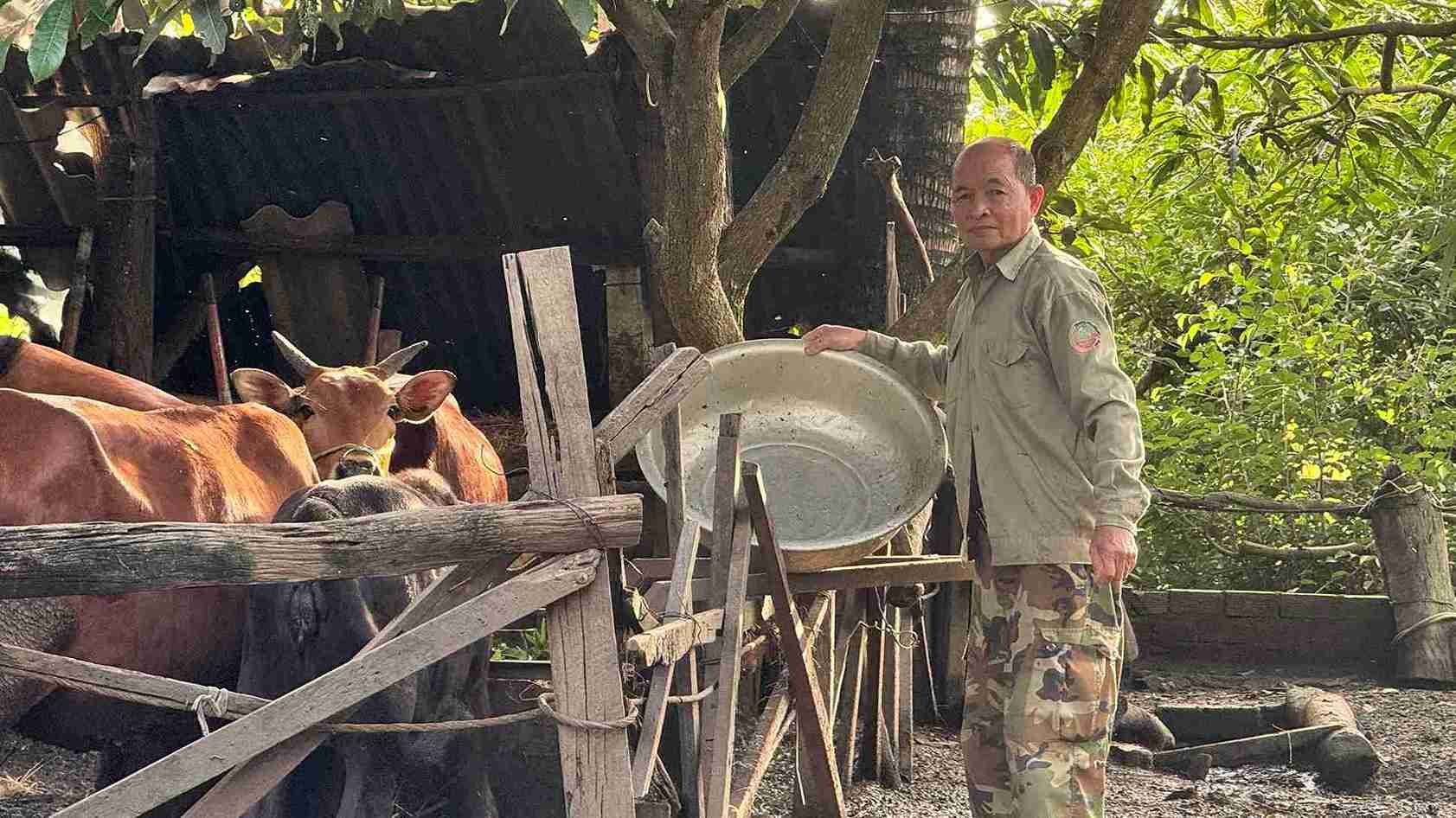 Ong Nguyen Hong Phong la nguoi uy tin tai thon 13 thuoc xa Ea Wer. Anh: Bao Lam