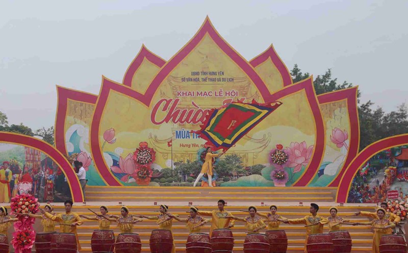 The artists performed traditional drumming, creating a solemn and vibrant atmosphere at the opening ceremony. Photo: Department of Information and Communications of Keo Pagoda Communal House