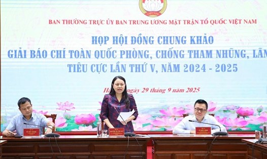 Bà Nguyễn Thị Thu Hà - Ủy viên Trung ương Đảng, Phó Chủ tịch - Tổng Thư ký Ủy ban Trung ương Mặt trận Tổ quốc Việt Nam, Chủ tịch Hội đồng chủ trì cuộc họp Hội đồng Chung khảo Giải Báo chí toàn quốc phòng, chống tham nhũng, lãng phí, tiêu cực lần thứ V, năm 2024 - 2025 vào ngày 29.9.2025. Ảnh: Minh Hiển